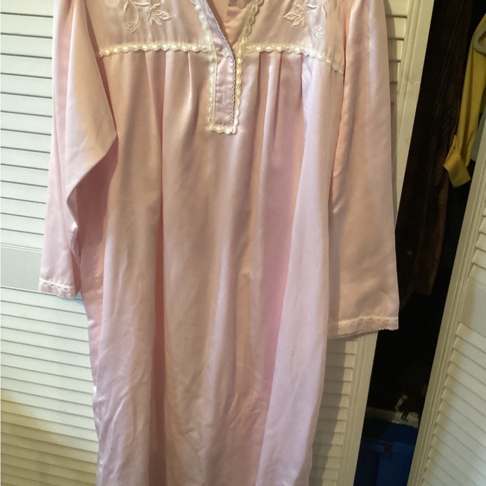Miss Elaine ladies soft pink long sleeve long nightgown, size Large